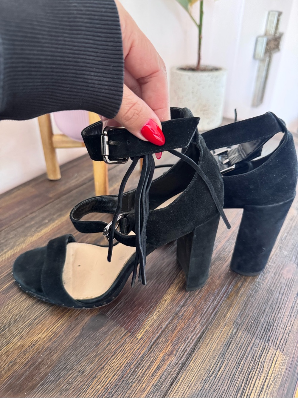 SZ 9 1/2 Vince Camuto Black Suede Ankle Strap Block Heel Sandals - Women's